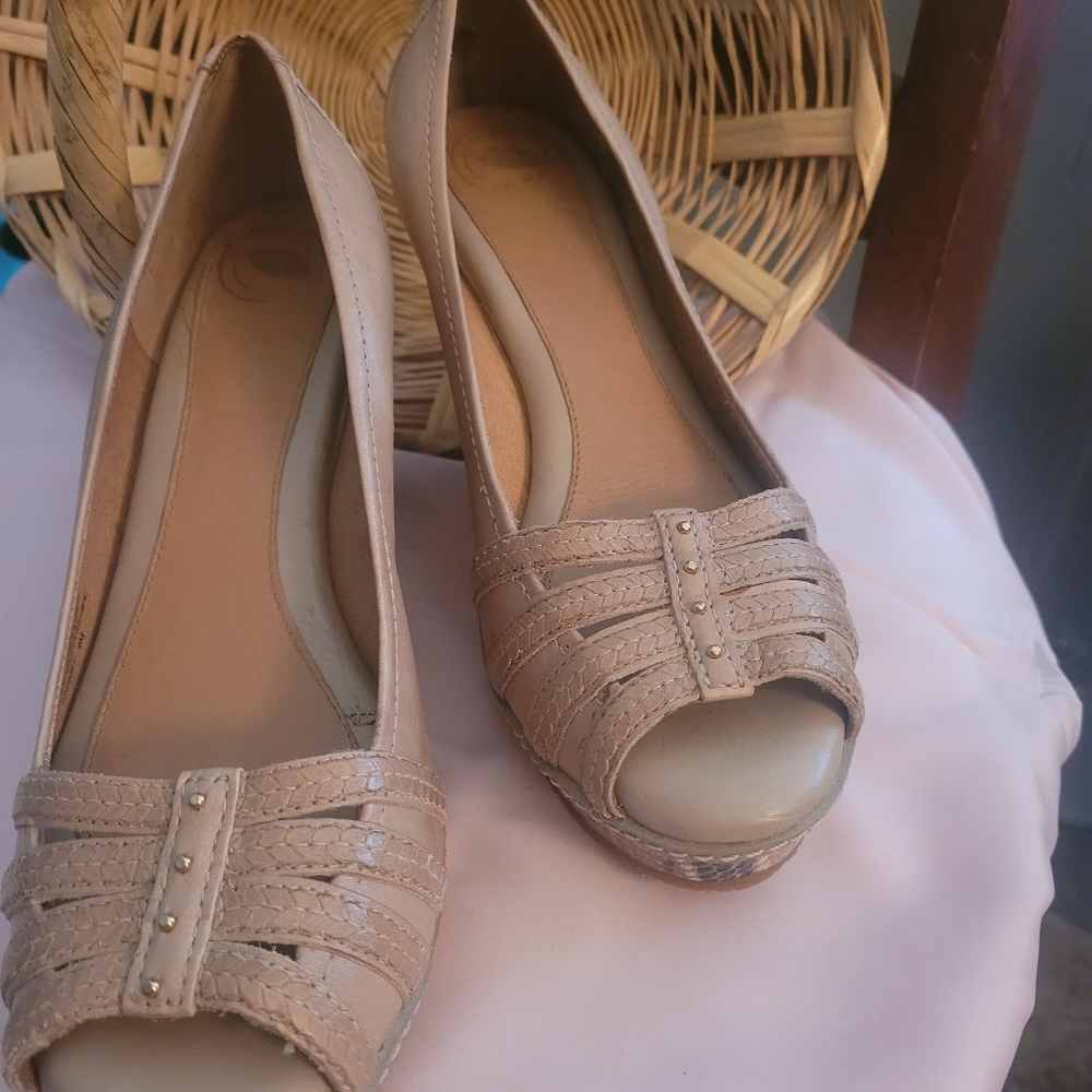 Woman's shoes